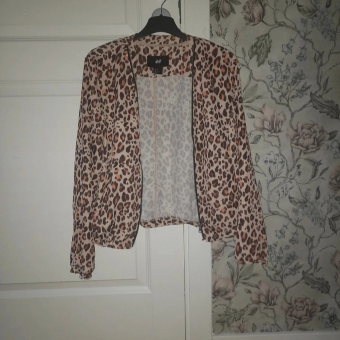 Leopardmönstrad overshirt från H&M