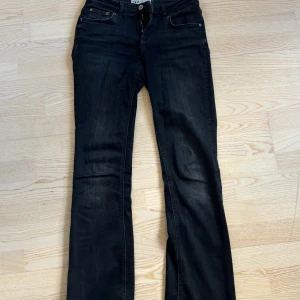 Bootcut jeans från Zara - Super snygga svarta jeans i storlek 36💕💕