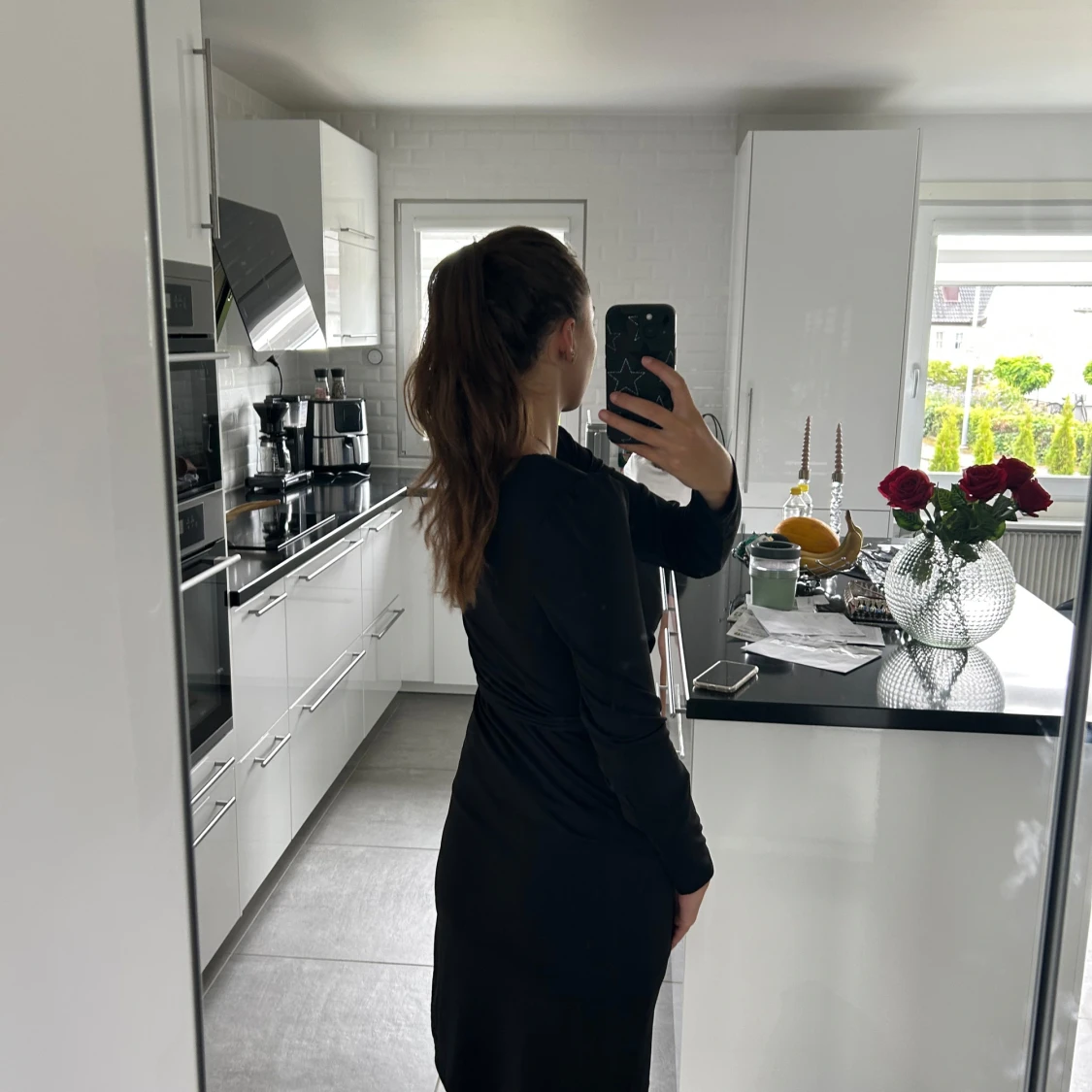 Svart klänning med knytband - 2