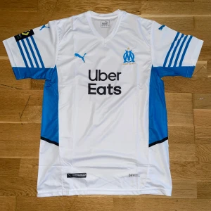 Marseille matchtröja storlek L - Storlek: L.  Fin replika med grym kvalitet. Helt ny. Pris: 300:-. Först till kvarn 