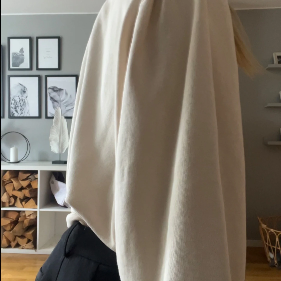 Beige tröja med ballongärmar - 2