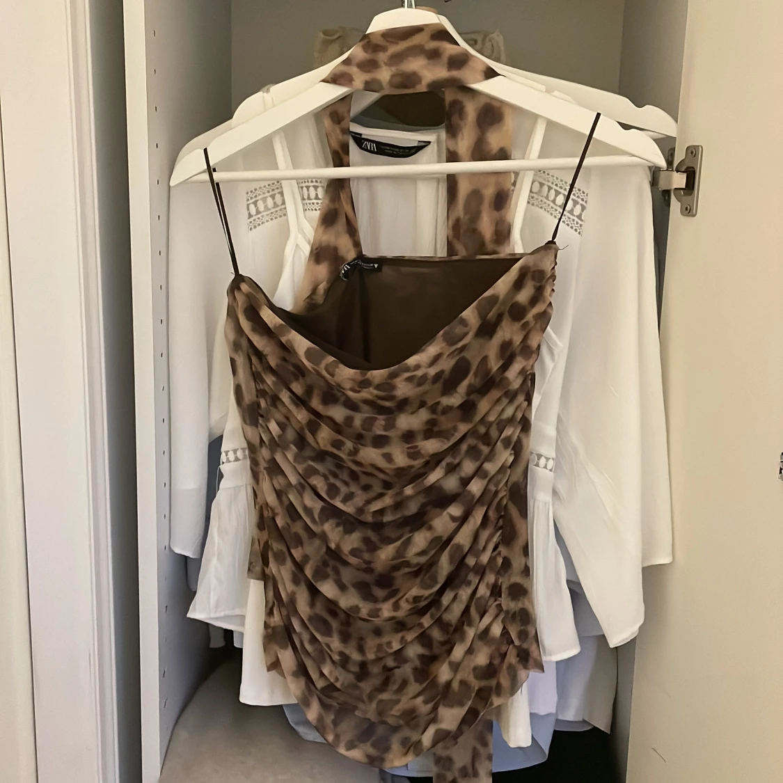 Leopardmönstrad festtopp från Zara - 1