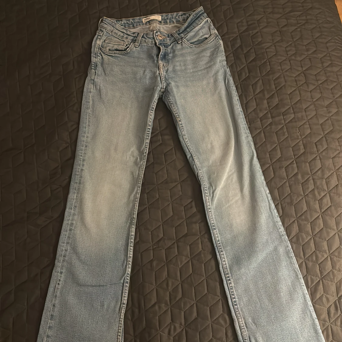 Ljusblå jeans 
