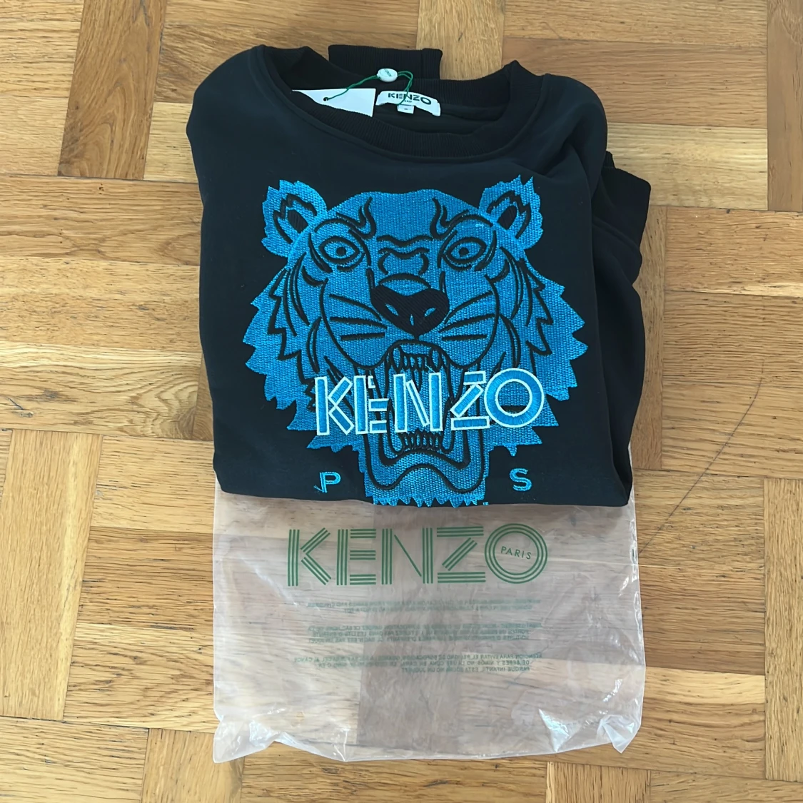 Svart Kenzo tröja med blå tiger