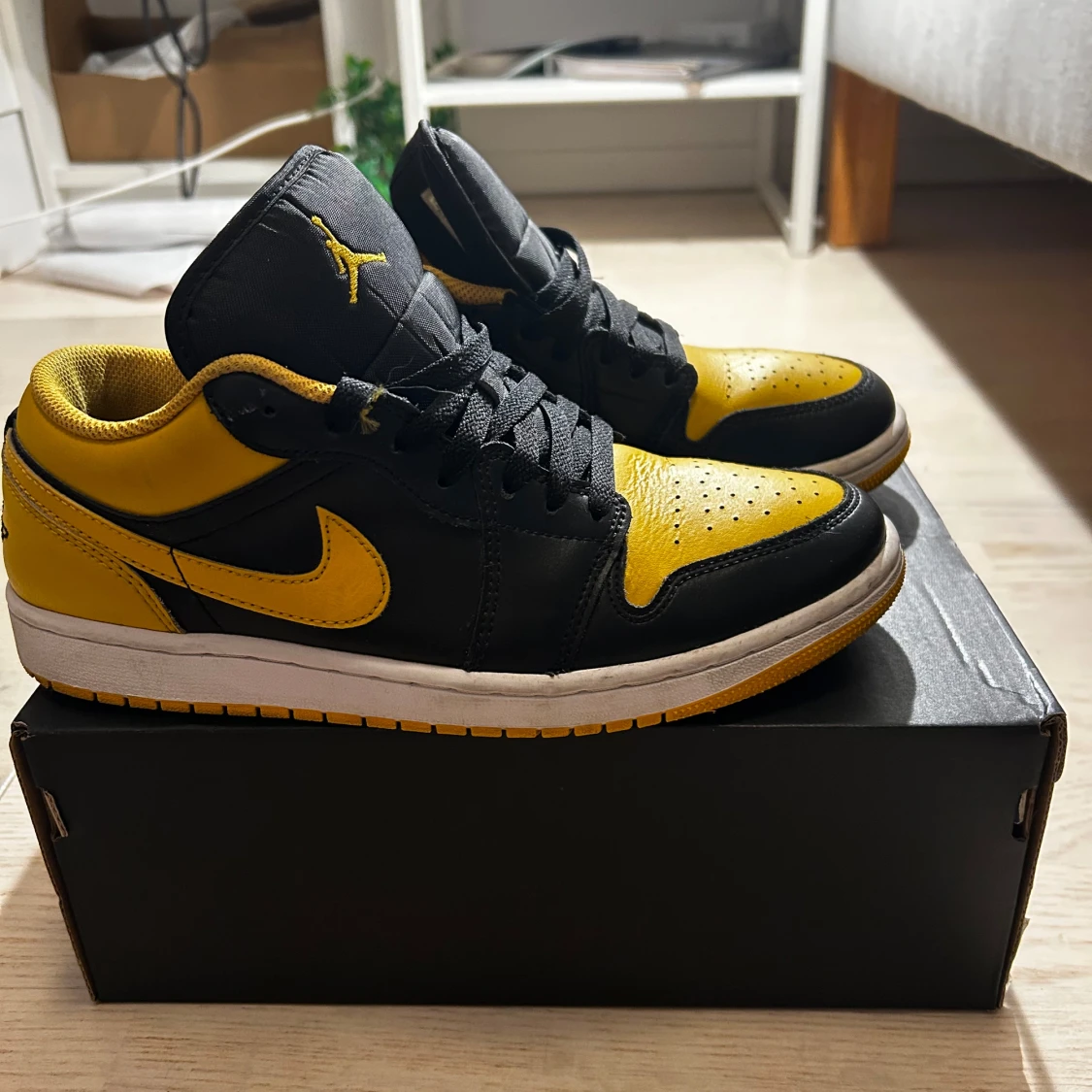 Nike Air Jordan 1 Low svart/gul - 1