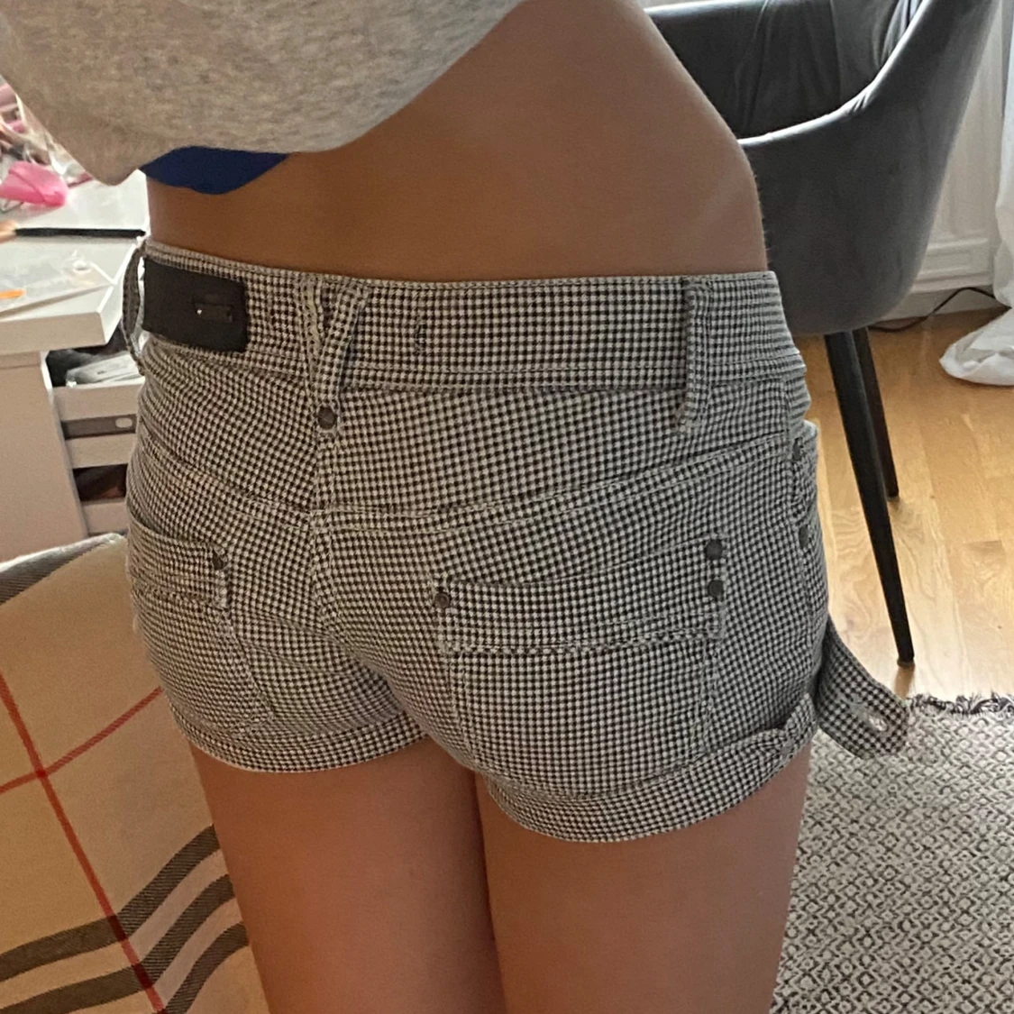 Rutiga lågmidjade shorts Stradivarius - 4