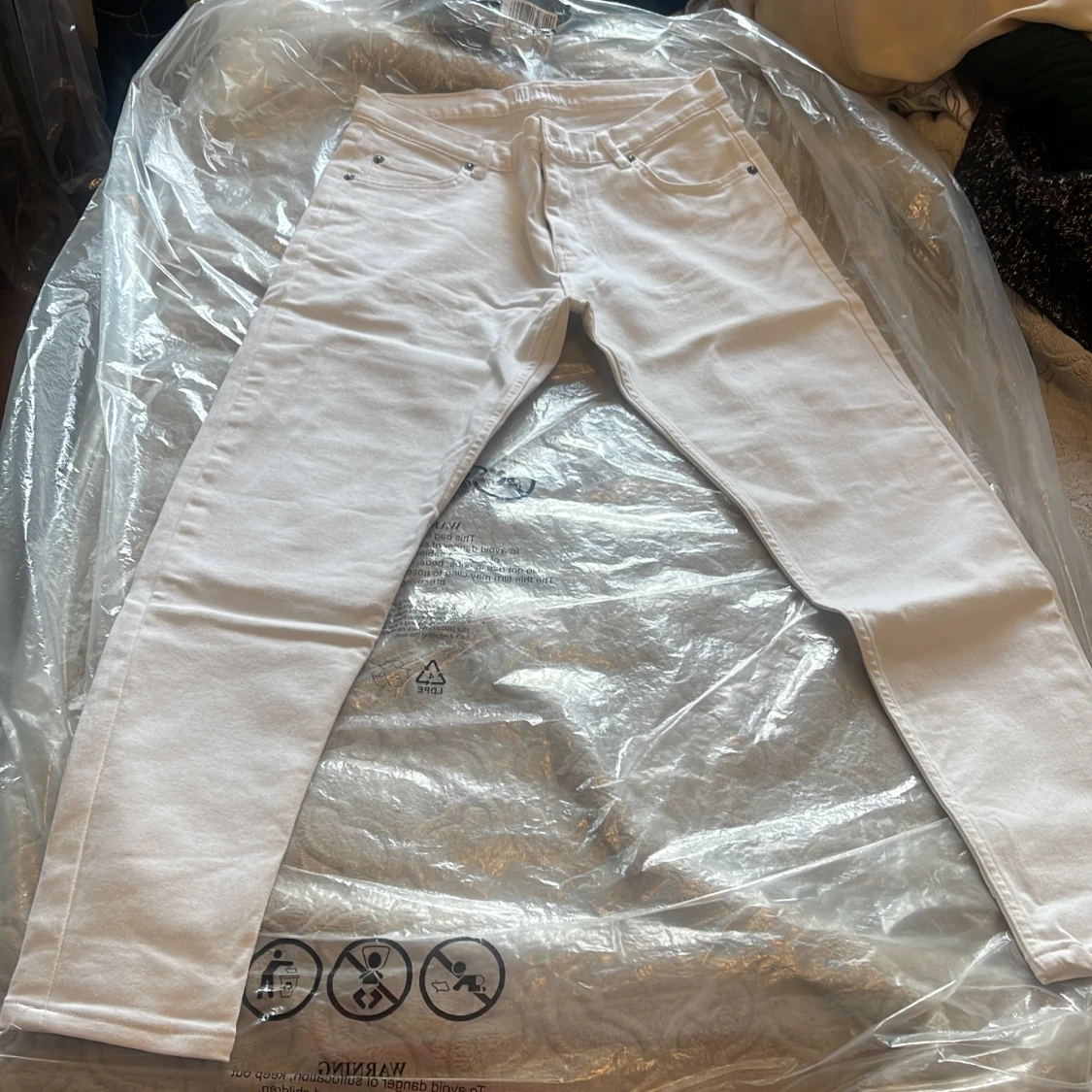 Vita superslim jeans från WBXTR