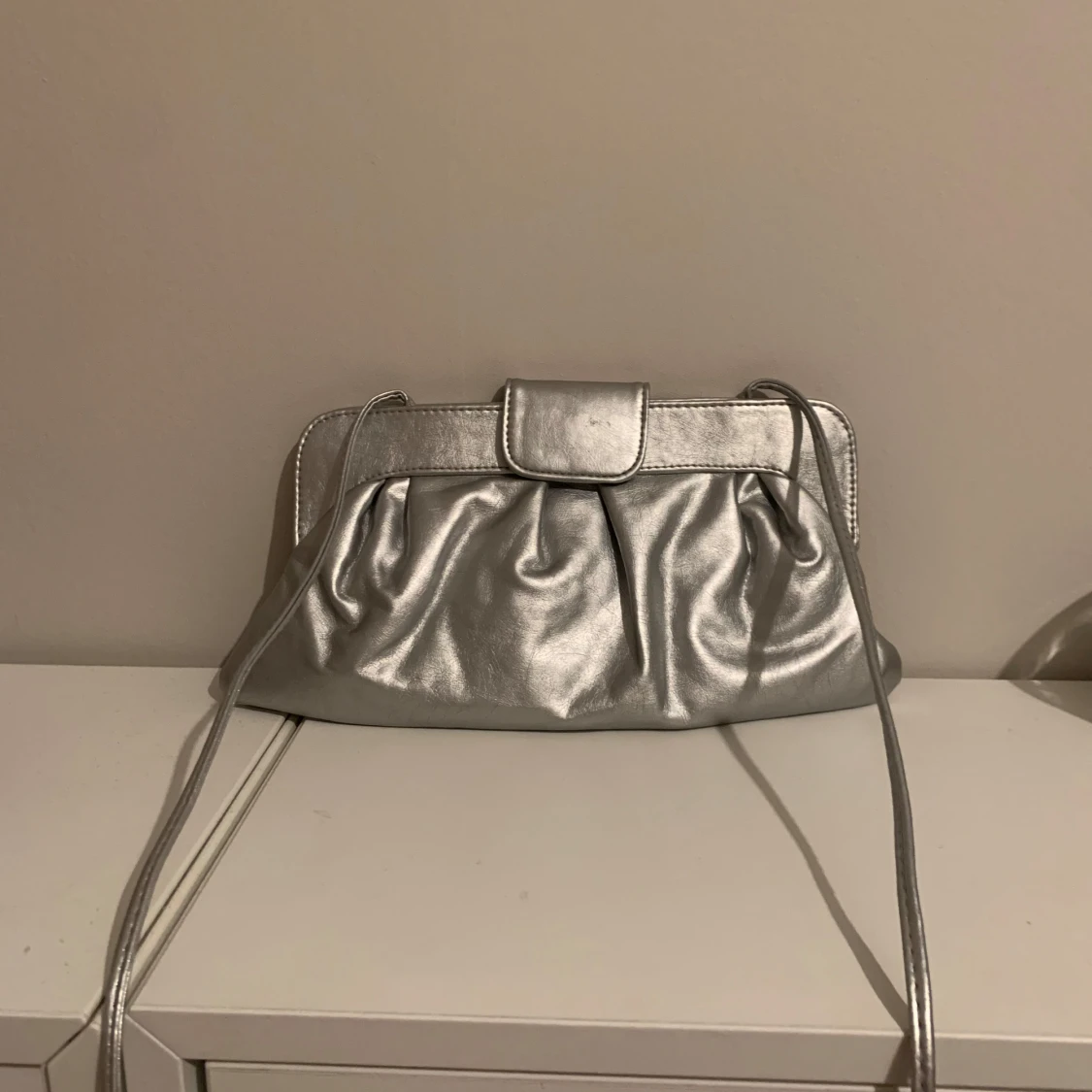 Silver axelväska från Accessories by Wedins - 1