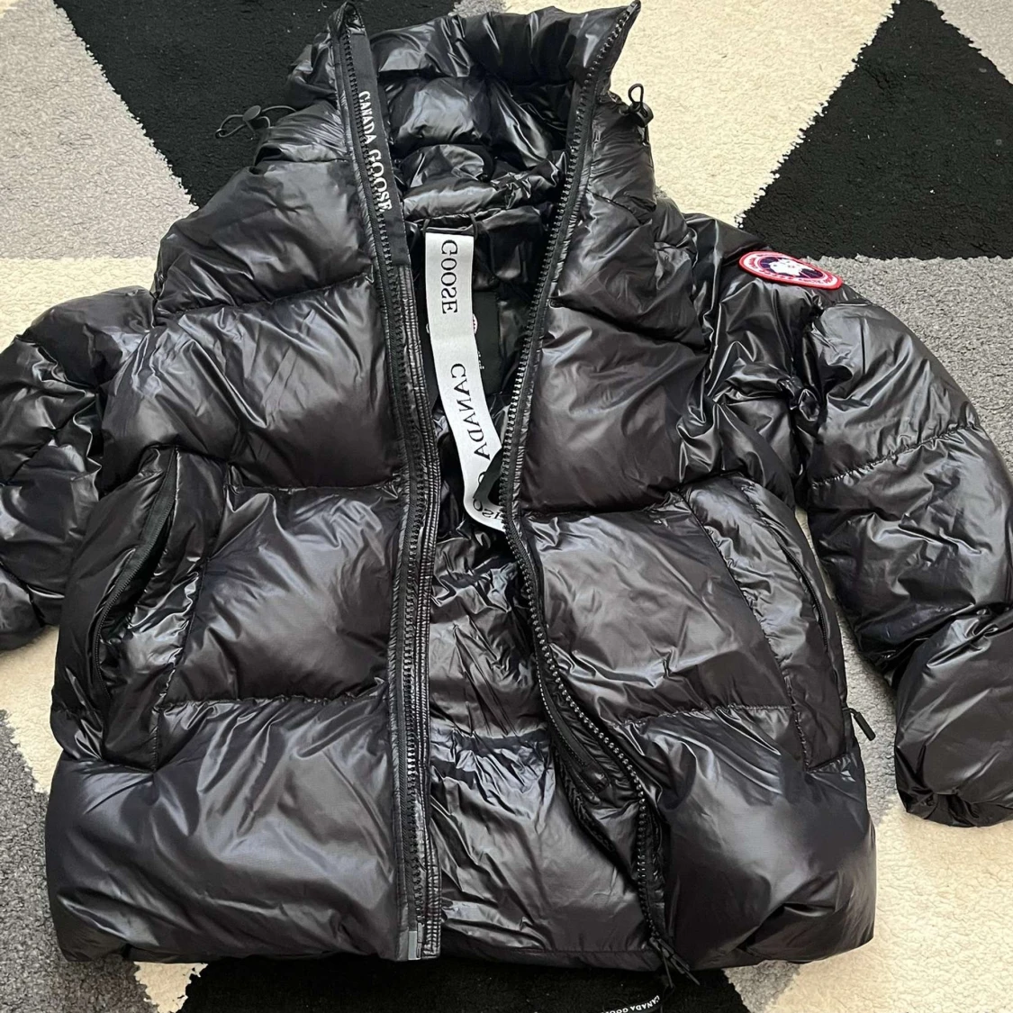 Svart pufferjacka från Canada Goose - 1
