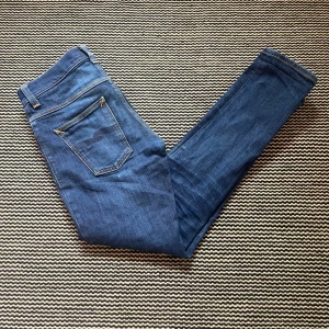 Nudie denim jeans  - Säljer ett par mörkblå nudie jeans i grymt skick. Skriv om eventuella frågor. W30 L32
