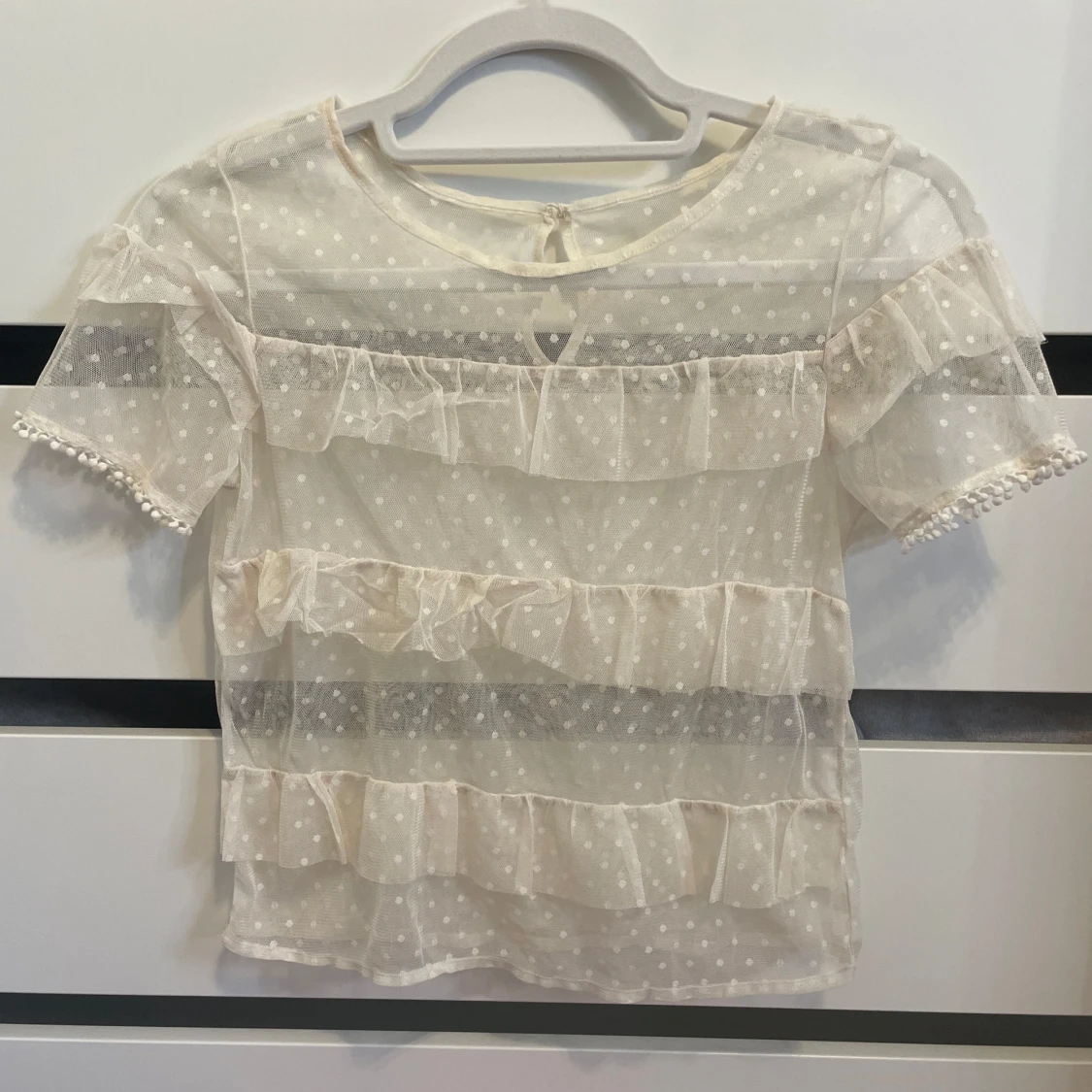 Gräddvit volangblus - 2