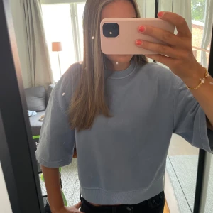 Trekvart sweatshirt💙💙 - Snygg trekvart tröja från other&stories!!