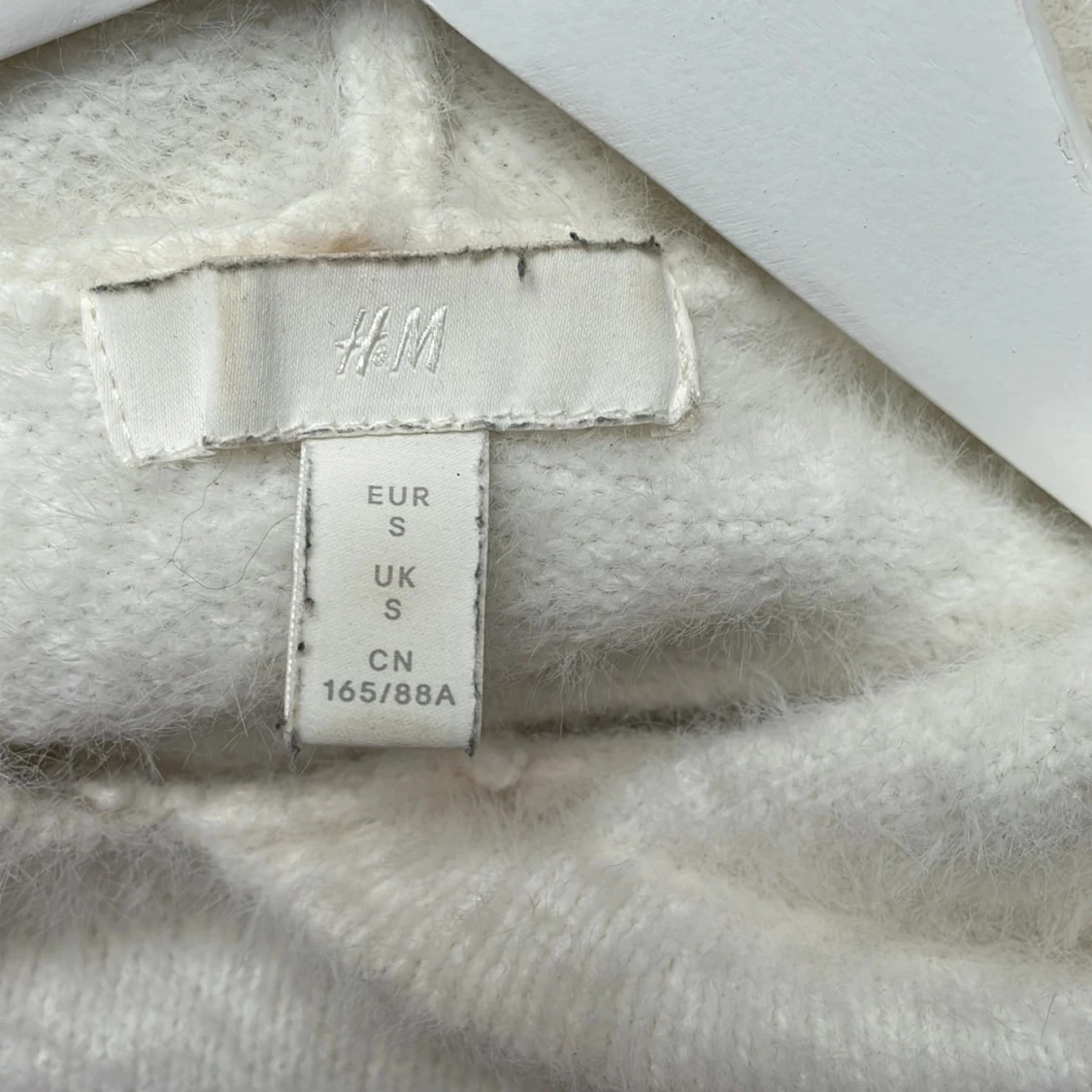 Vit fluffig hoodie från H&M - 2