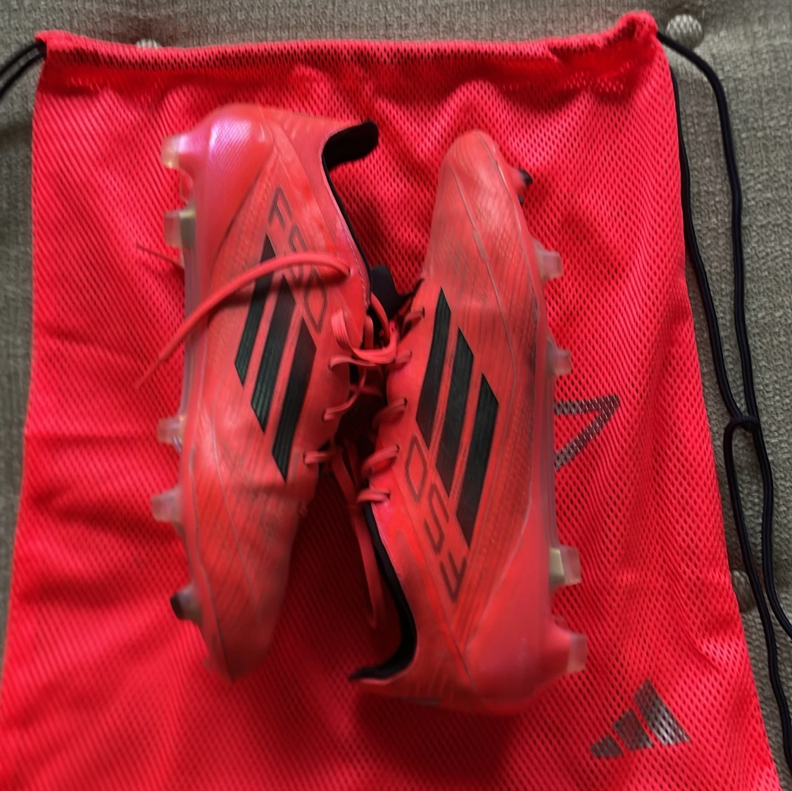 Röda Adidas F50 fotbollsskor - 2