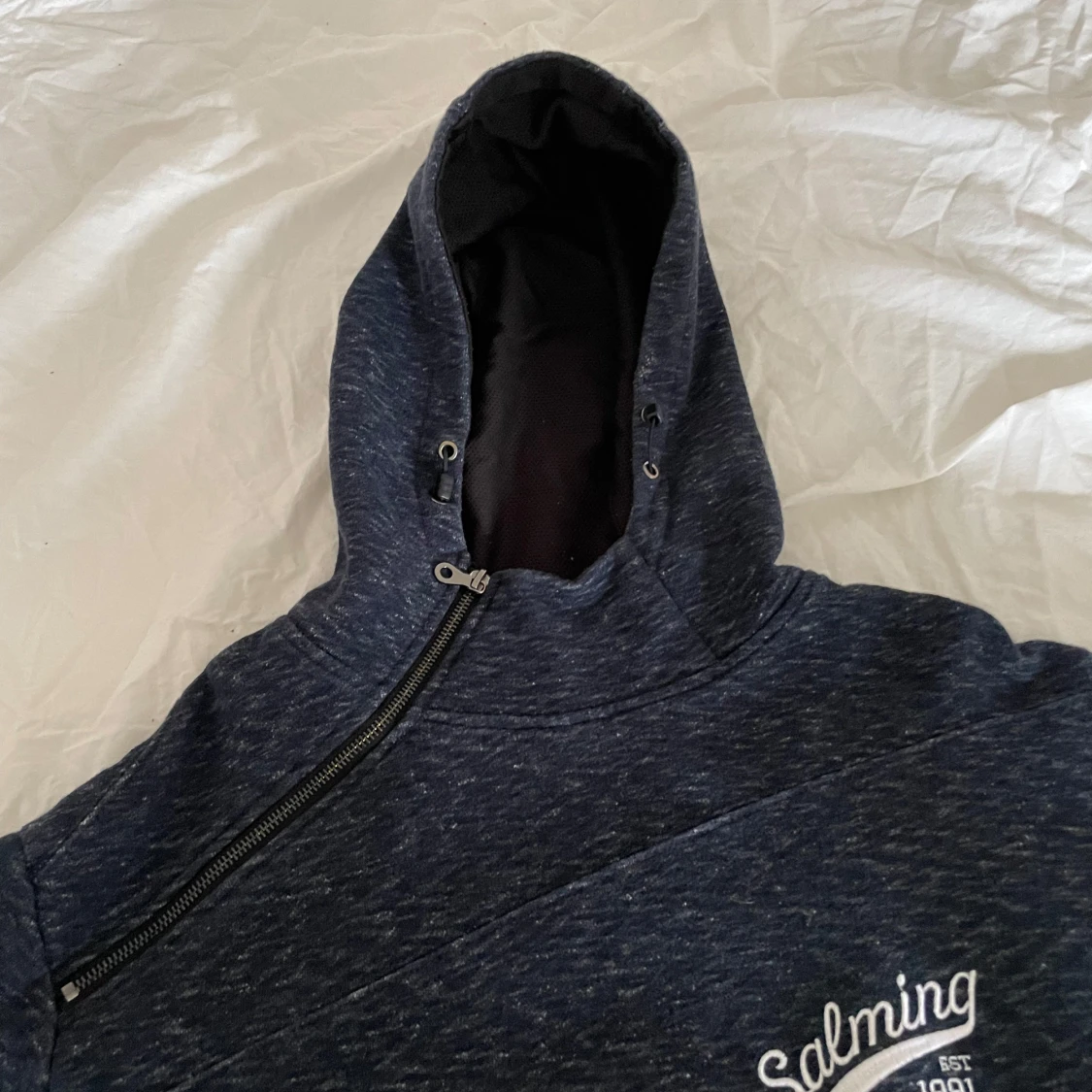 Mörkblå hoodie från Salming - 2