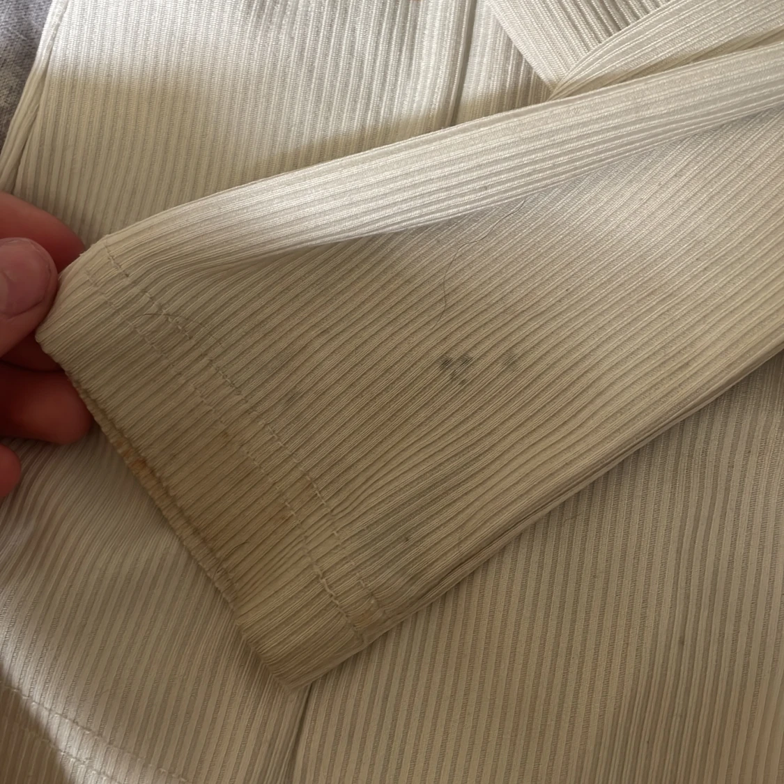 Vit randig tröja med huva - 2