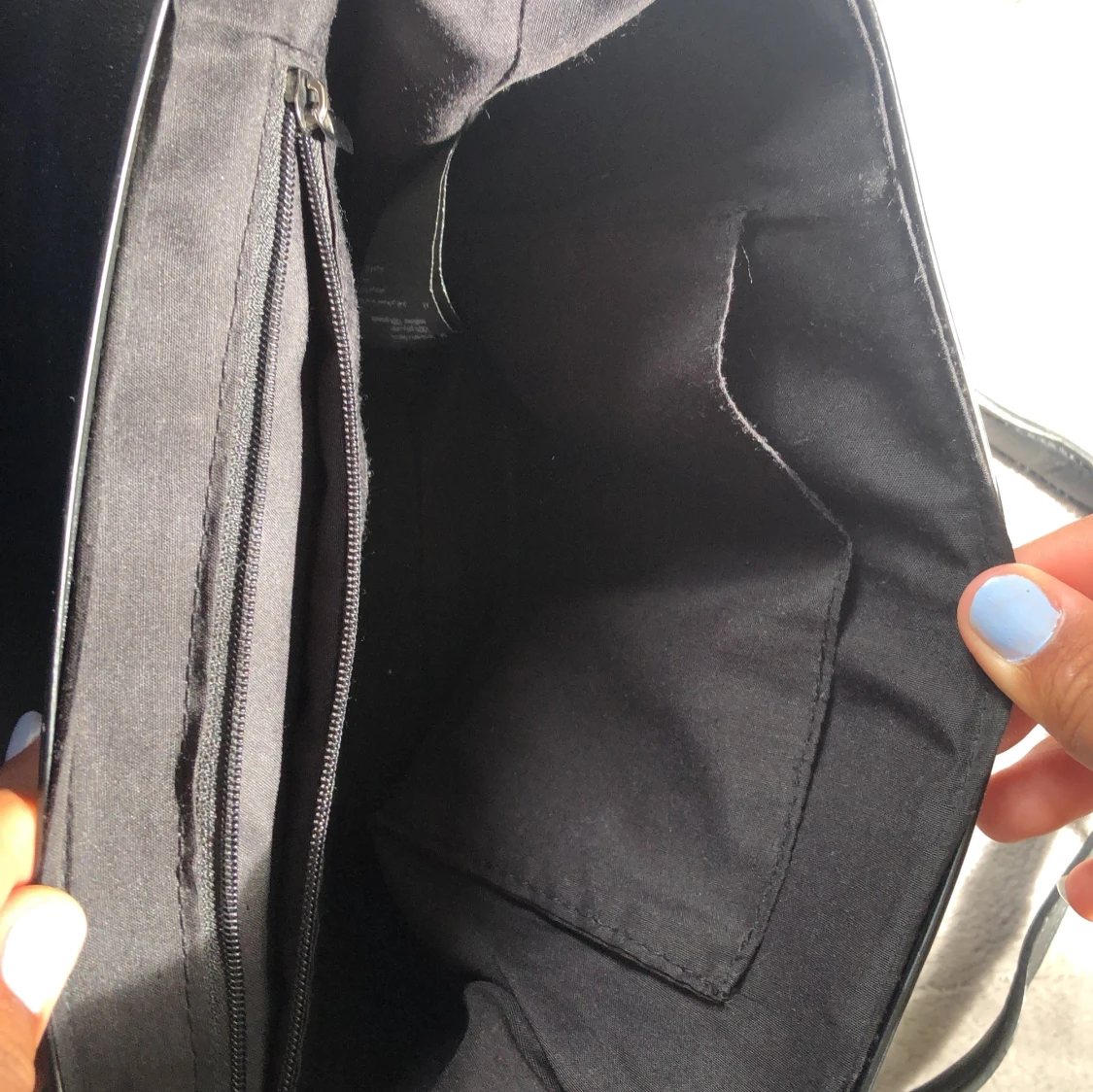 Svart handväska från lindex  - 3