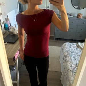 Nelly topp - Supersnygg topp från Nelly som passar både till fest och vardags!😋😋endast använd en gång