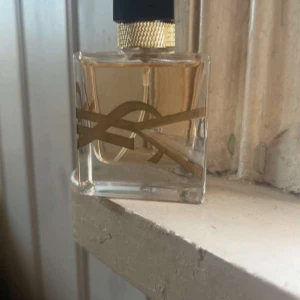 Yves Saint Laurent Libre parfym - Ysl Libre edt  30ml sprutat en ända gång! Skickas säkert och snabbt! Hör av er vid fler frågor!  Nypris 900kr+