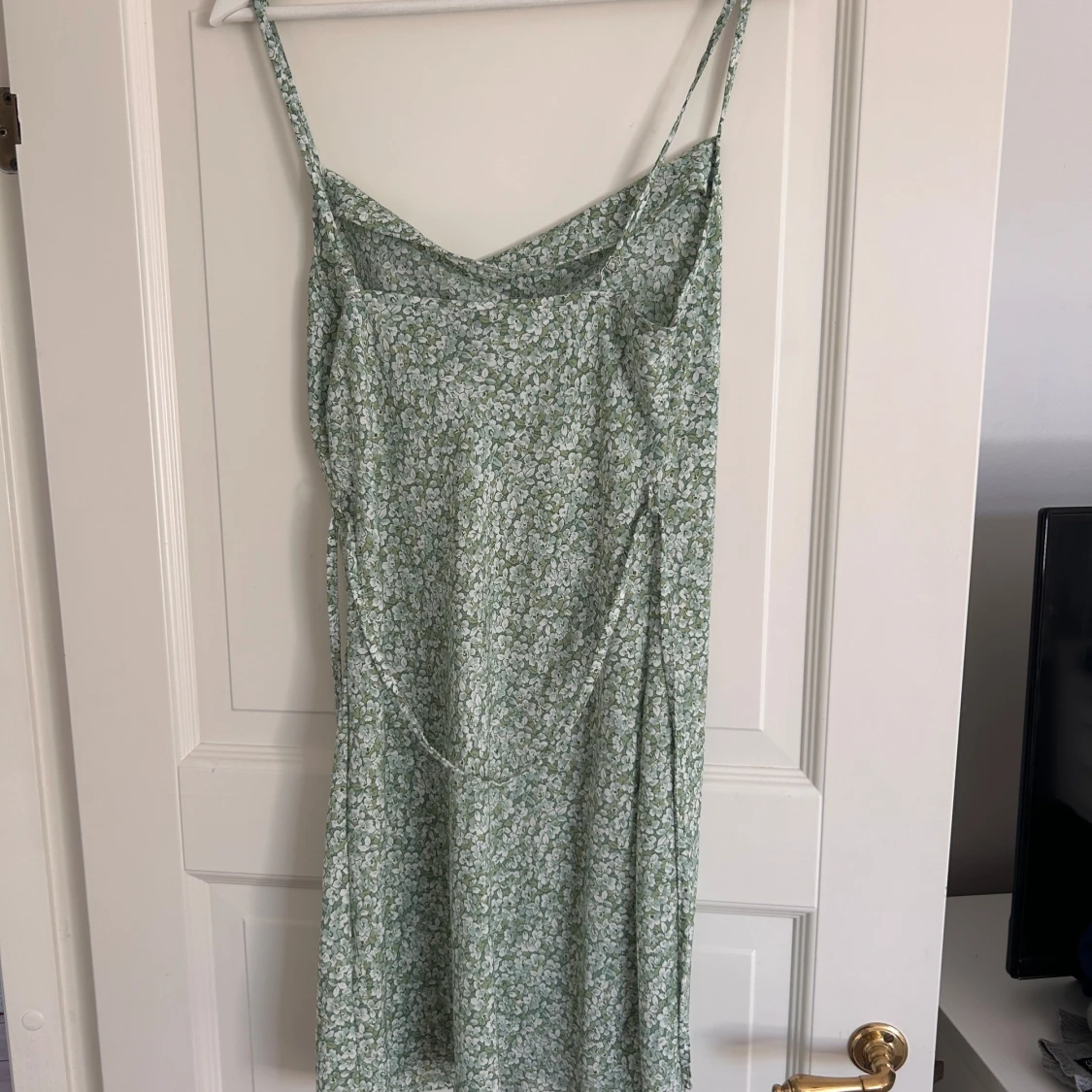 Grön blommig klänning  - 1