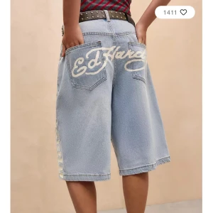 Ed Hardy Dirty blue Denim Jorts - Säljer dessa populära jorts som är slutsålda på hemsidan! Aldrig använda endast testade. Köpta för 800kr. 