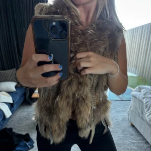 Päls väst - Päls väst från Hollies storlek m