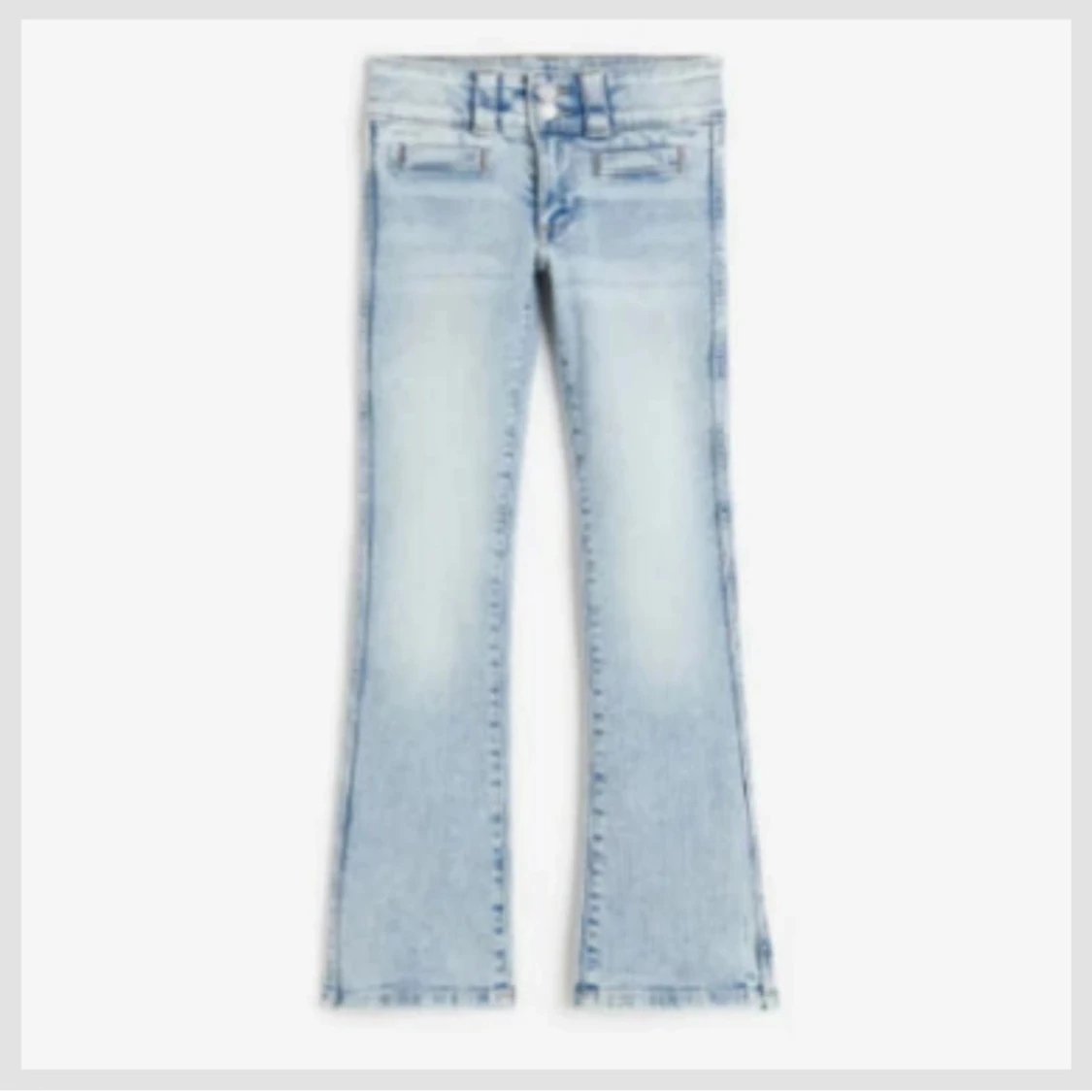Ljusblå bootcut jeans 