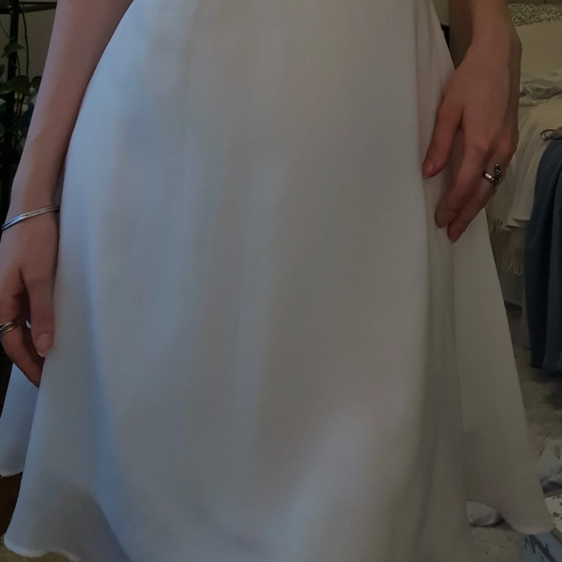 Vit omlottklänning med v-ringning - 1