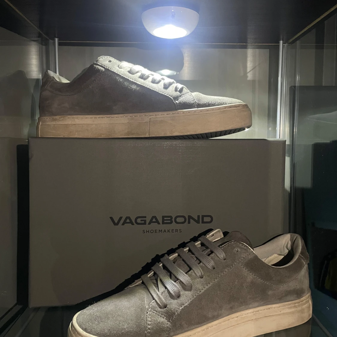 Grå mockasneakers från Vagabond - 1