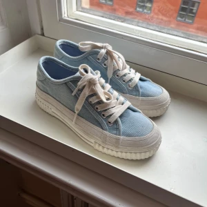 Zara denim skor - Så snygga denim skor från Zara! Skriv om du har några funderingar💗