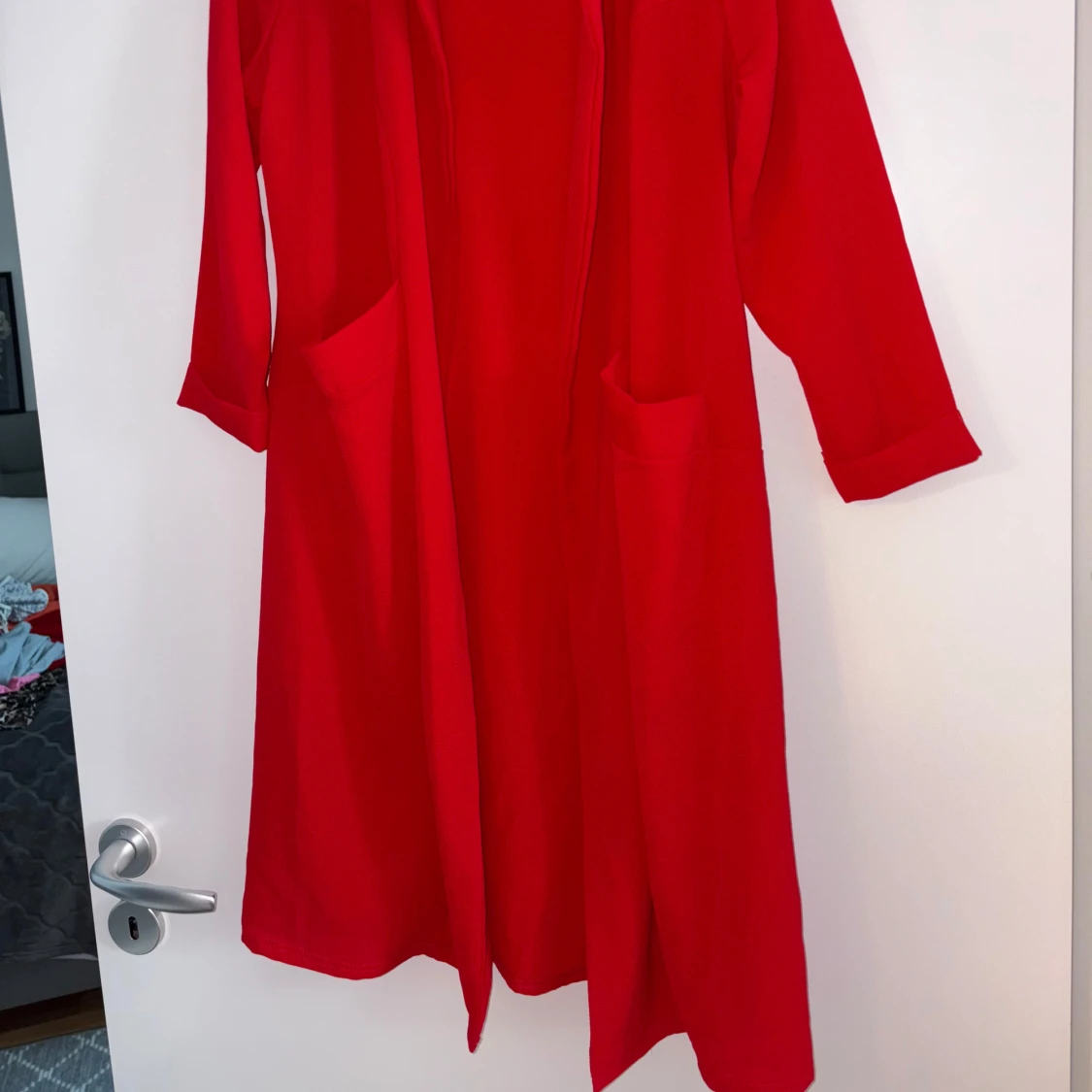 Röd lång kappa från Boohoo - 1