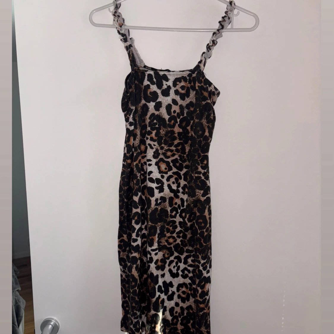Leopardmönstrad kort klänning
