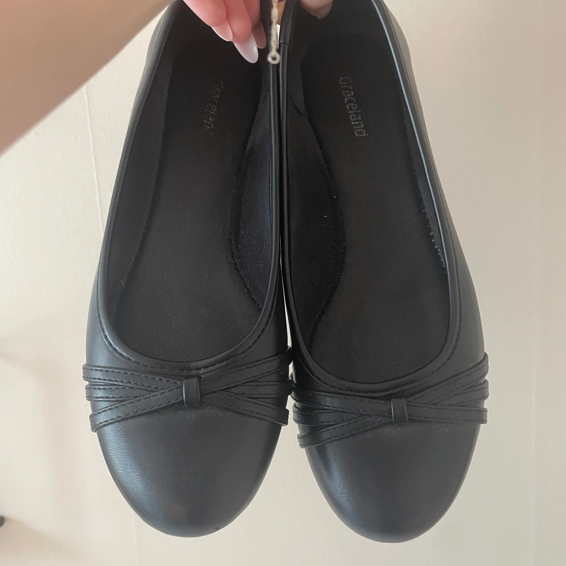 Svarta ballerinaskor från Graceland