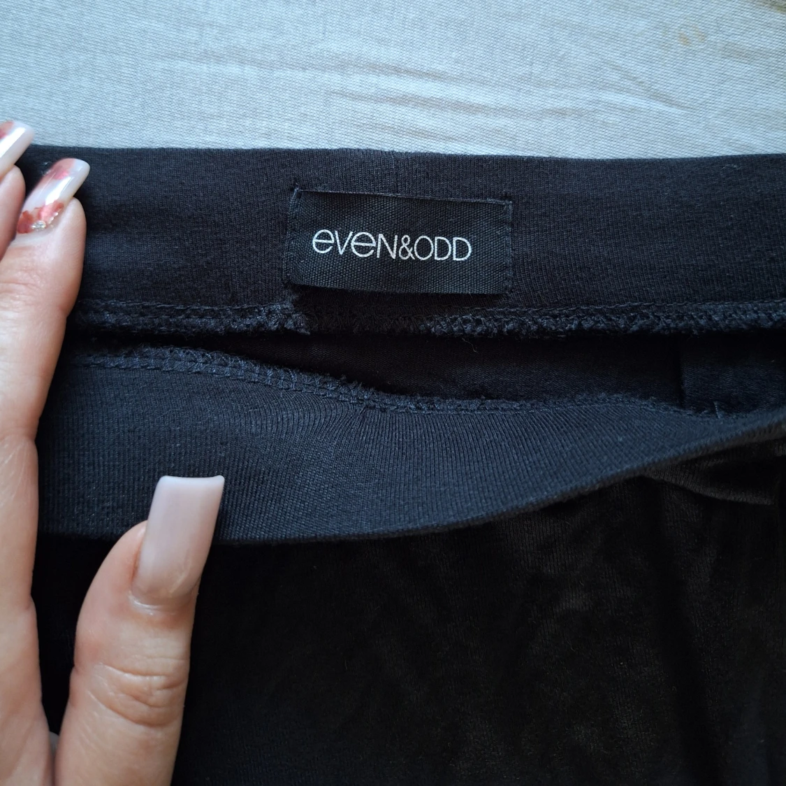 Svart kjol från Even&Odd - 1