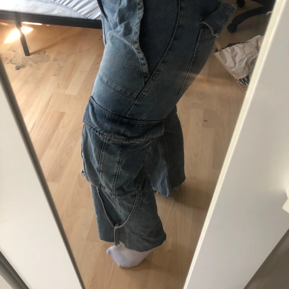 Blå cargojeans med vida ben från Zara - 2