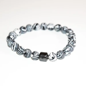 Marmorarmband - Svart vit  - Detta marmorarmband, precis som alla våra produkter är helt nya. Marmorarmbandet är elastiskt och passar alla runt handleden, vid frågor eller funderingar är det bara att kontakta oss så svarar vi inom kort🙌🏼