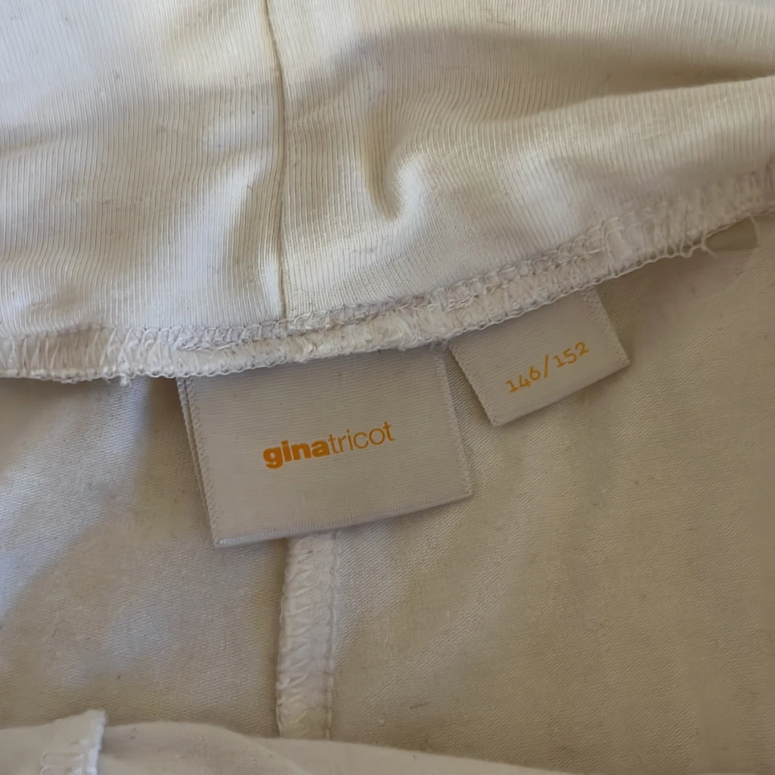 Vita vida byxor från Gina Tricot - 2