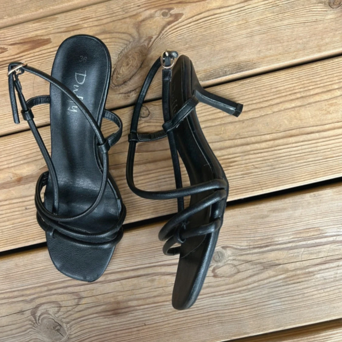 Svarta sandaler med klack  - 2