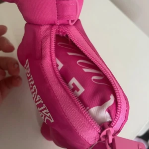 PINK - VS pink hund , påse till🩷🩷