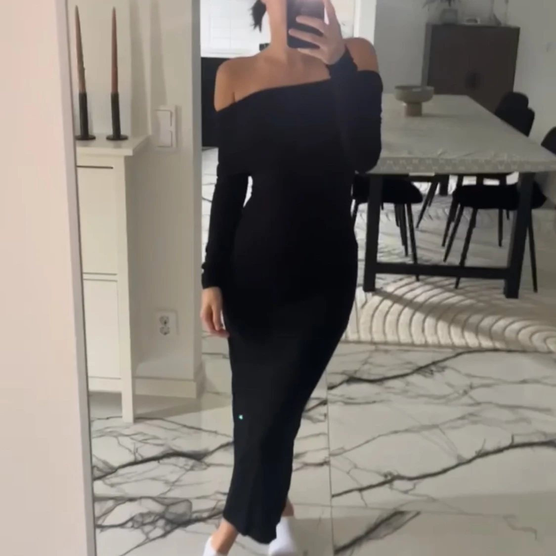 Svart offshoulder långklänning
