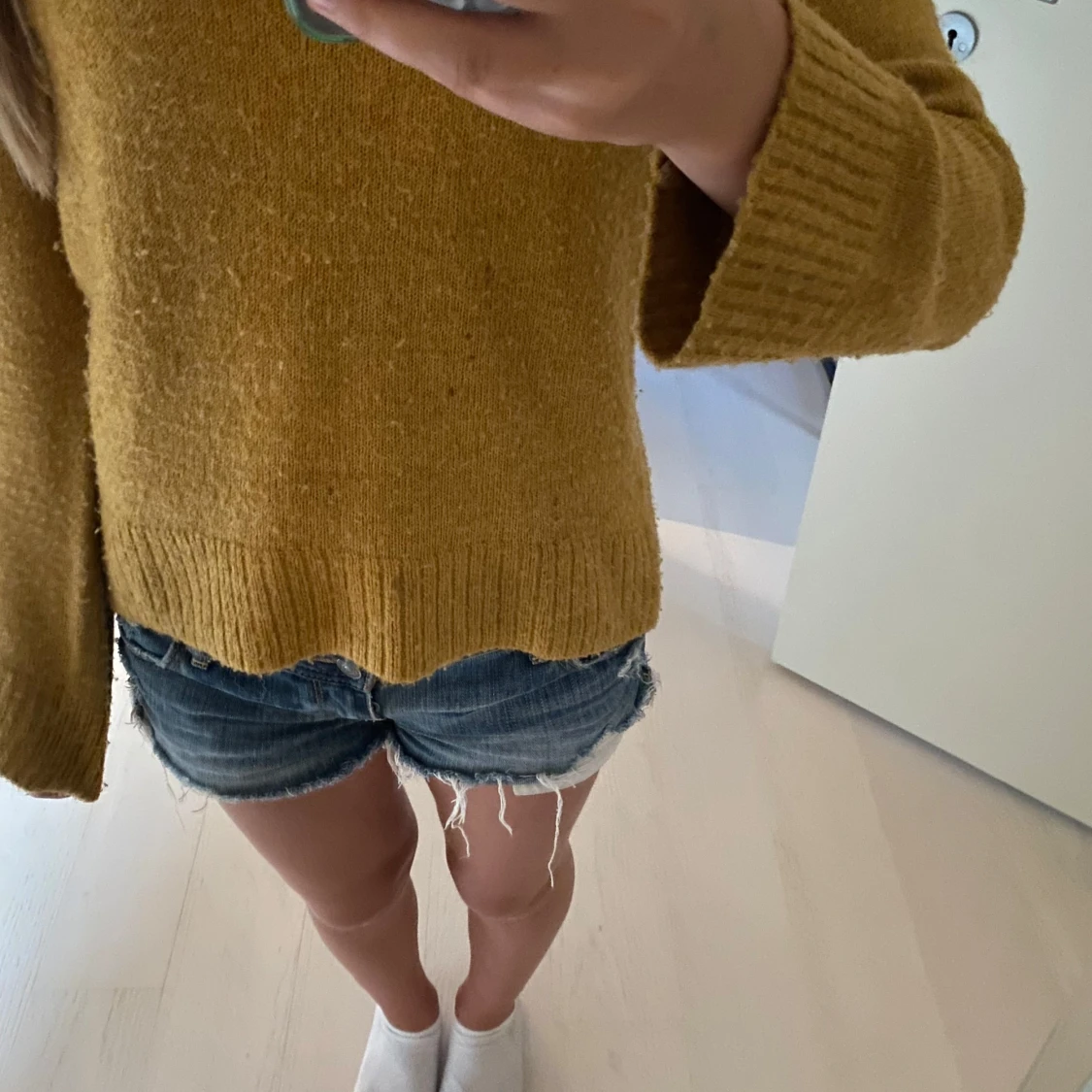 Senapsgul stickad tröja från H&M - 4