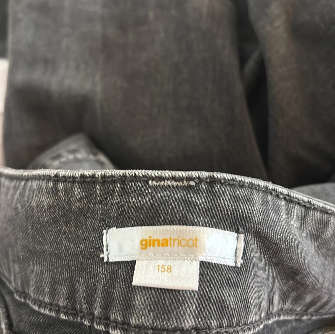 Mörkgrå bootcut jeans Gina Tricot - 2