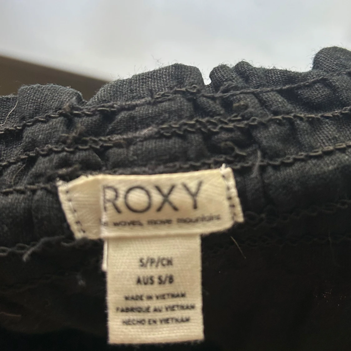 Svarta linnebyxor med snörning från Roxy - 2