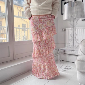 Långkjol!  - Så snygg långkjol! Perfekt nu till vår och sommar😍