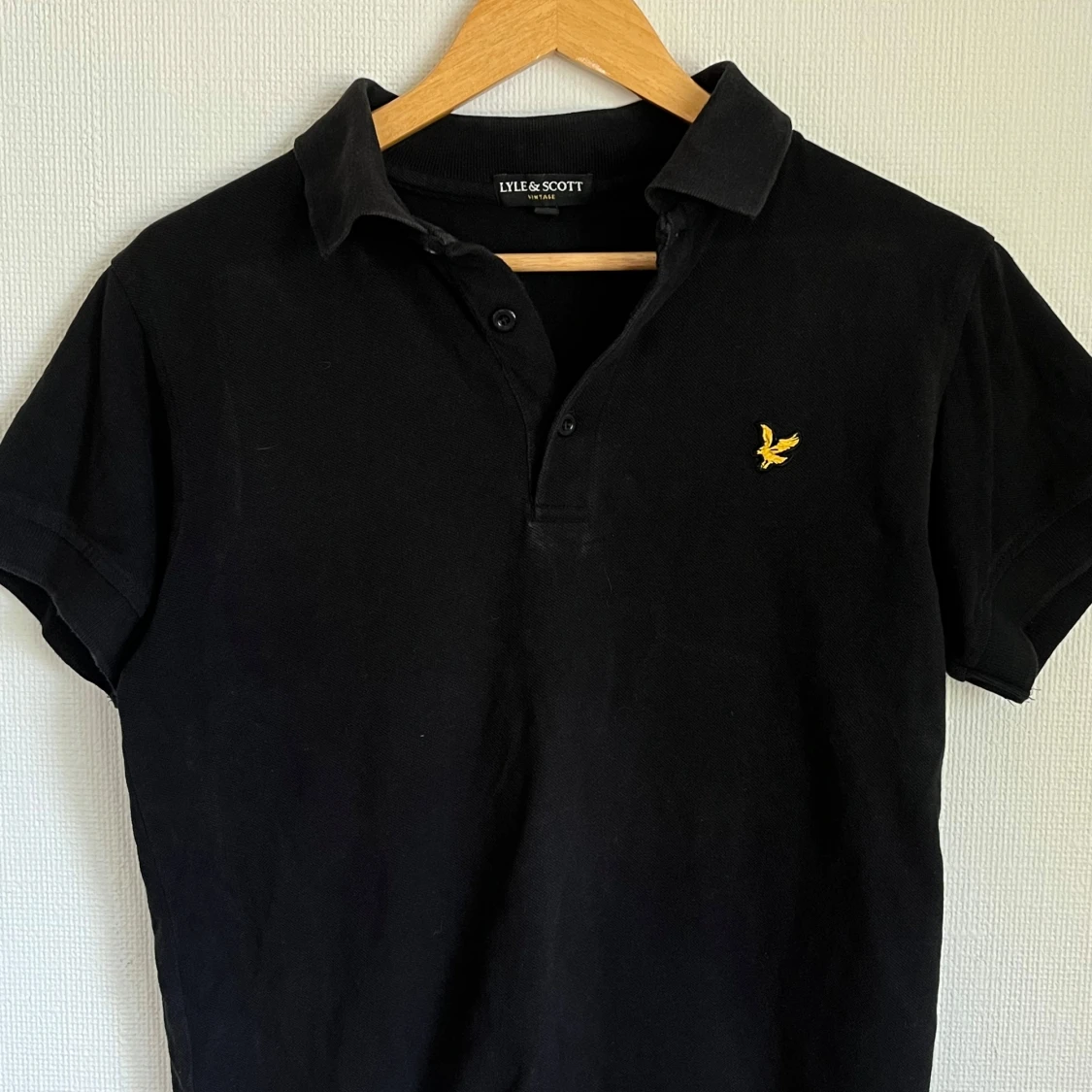 Svart pikétröja från Lyle & Scott - 1