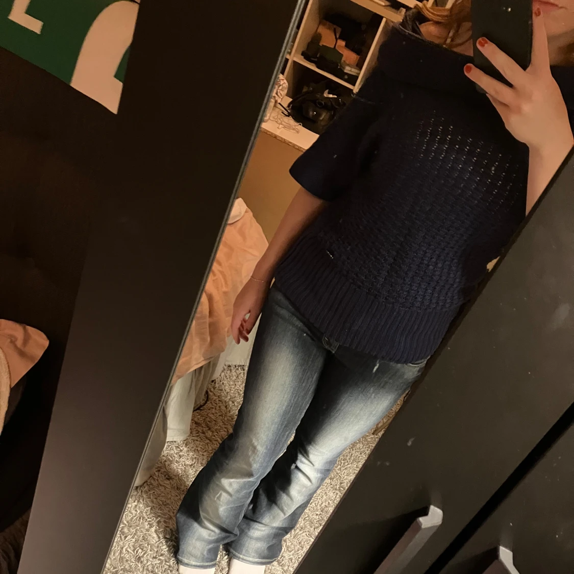 Mörkblå stickad offshoulder tröja - 1