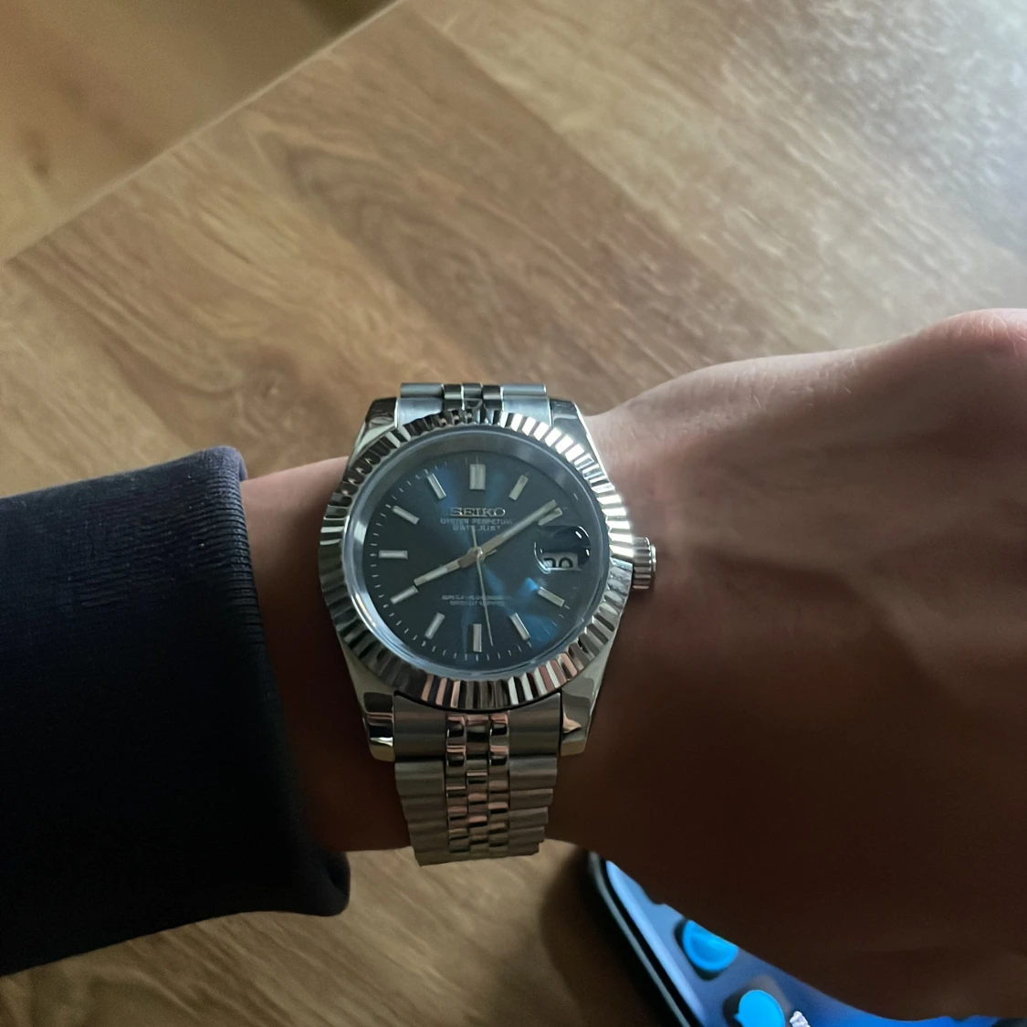 Seiko silverfärgad klocka med blå urtavla