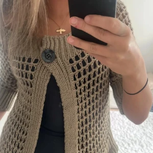  Off shoulder  kofta - Fin kosta som är köpt på Plick💛