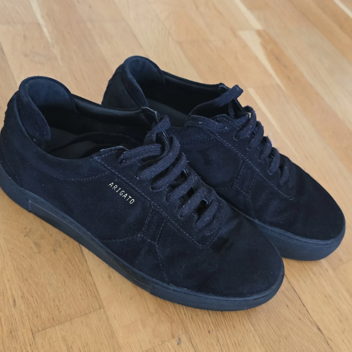 Svarta sneakers från Axel Arigato