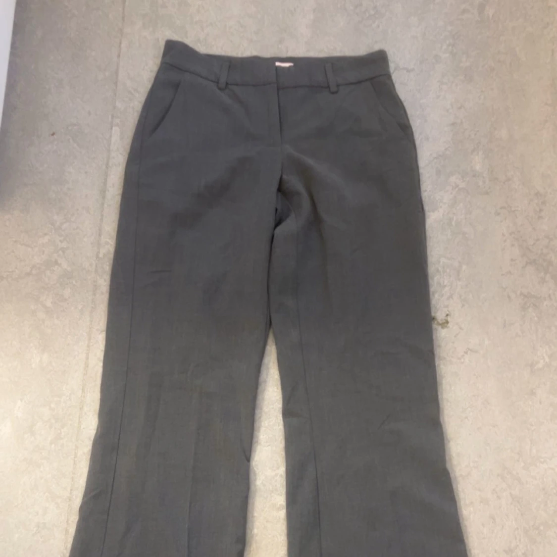 Grå kostymbyxor från Nelly - 1